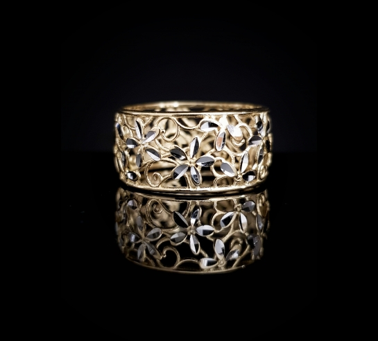 Zlatý prsteň s jedinečným dizajnom