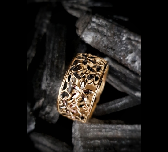 Zlatý prsteň s jedinečným dizajnom