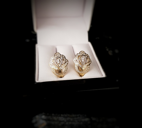 Zlaté náušnice Basarit