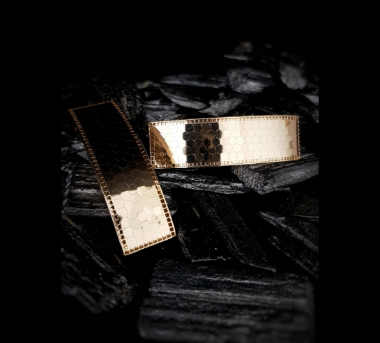 Zlaté náušnice Neonero lesklé ohnuté