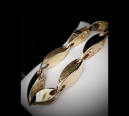 Zlatý náhrdelník Neonero lesk a čipka