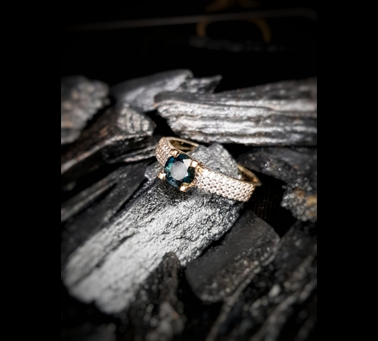 Zlatý prsteň dámsky so Zafírom