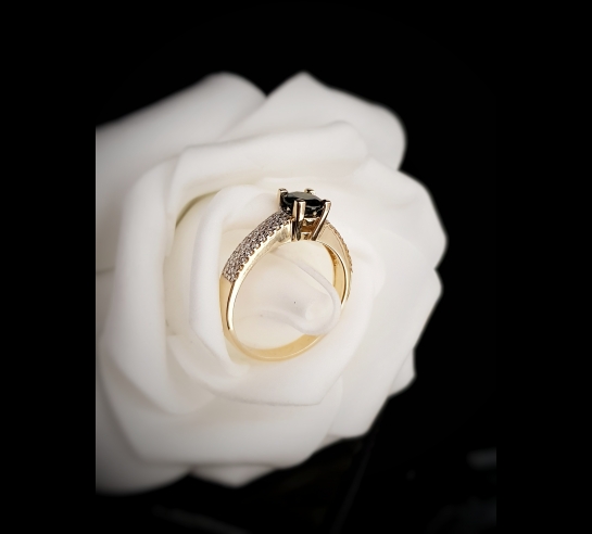 Zlatý prsteň dámsky so Zafírom