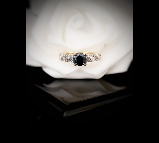 Zlatý prsteň dámsky so Zafírom