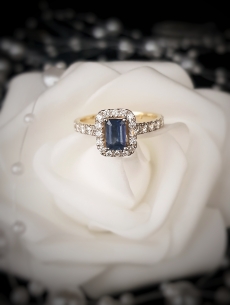 Zlatý briliantový prsteň...