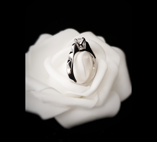 Zlatý prsteň Elle z bieleho zlata