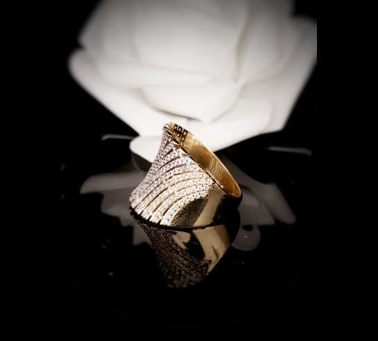 Exkluzívny zlatý prsteň Nobless