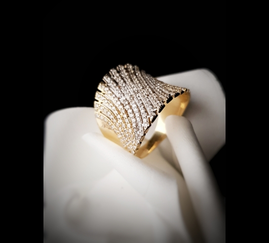 Exkluzívny zlatý prsteň Nobless