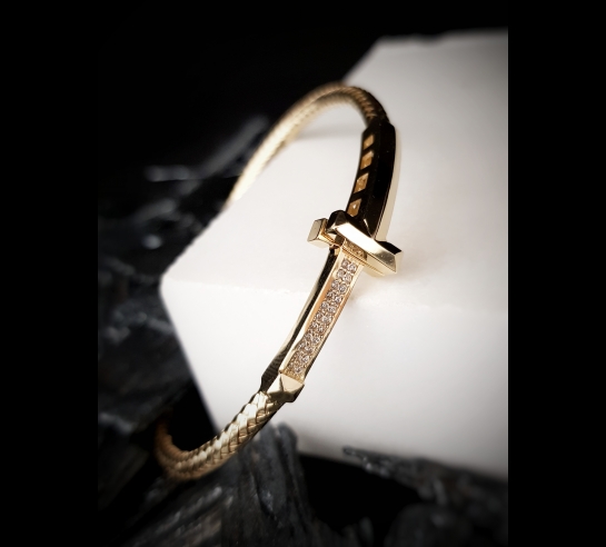 Zlatý obručový náramok Virgil