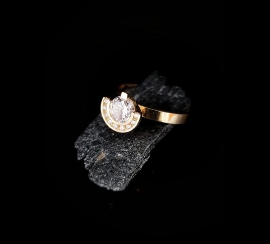 Zlatý dizajnový prsteň Maravi