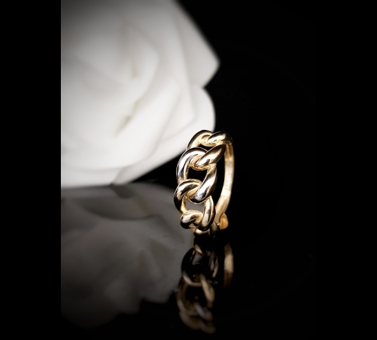 Zlatý prsteň s retiazkovým vzorom