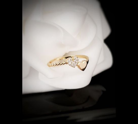 Zlatý prsteň v jemnom prevedení so...