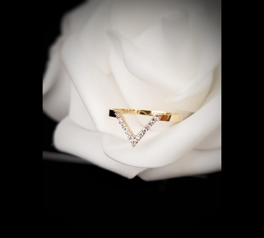 Zlatý prsteň Trian so zirkónmi