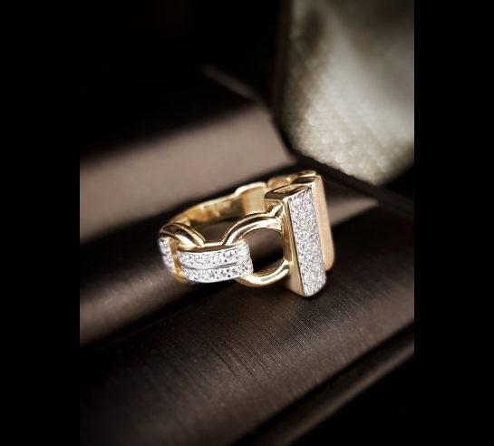Exkluzívny prsteň Diferent