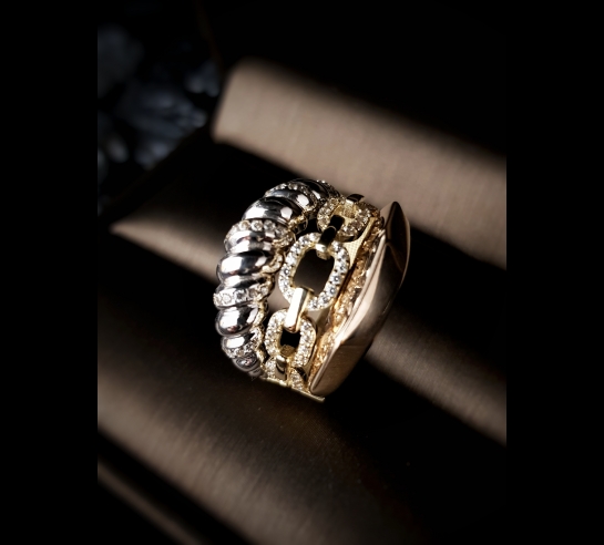 Zlatý prsteň s retiazkovým dizajnom