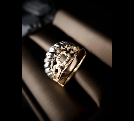 Zlatý prsteň s retiazkovým dizajnom