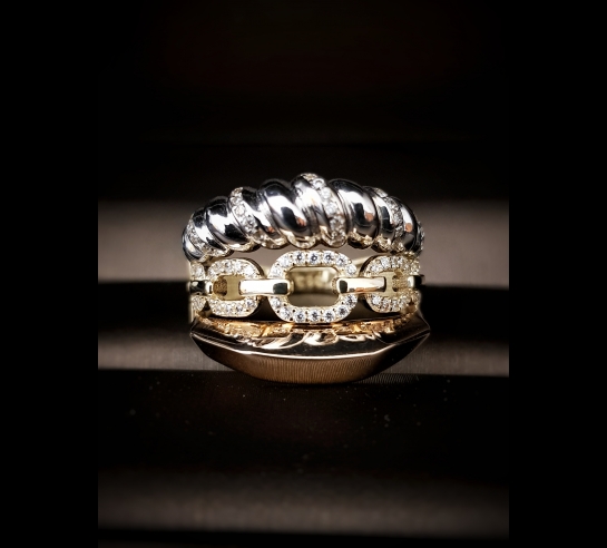 Zlatý prsteň s retiazkovým dizajnom