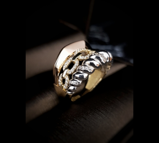 Zlatý prsteň s retiazkovým dizajnom