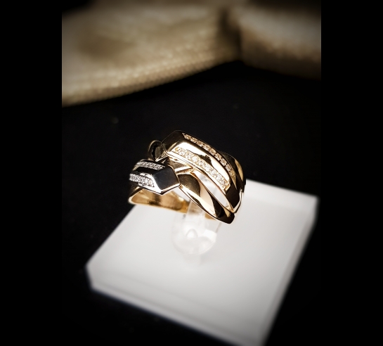 Zlatý prsteň Estil