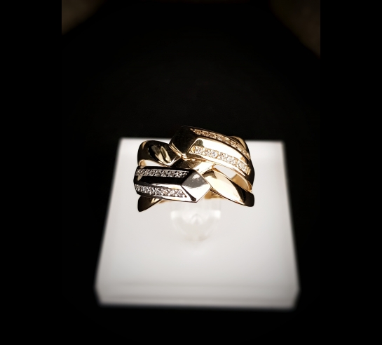 Zlatý prsteň Estil