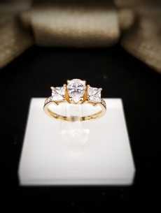 Zlatý prsteň Šarlot v...