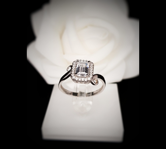 Zlatý prsteň Anabel z bieleho zlata