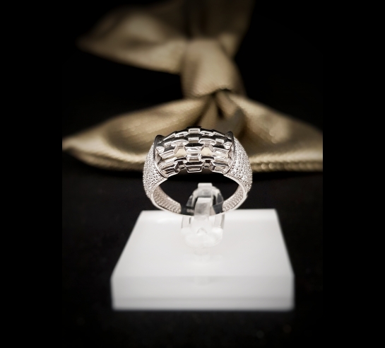 Zlatý prsteň z bieleho zlata s...