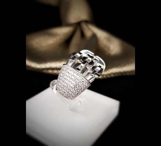 Zlatý prsteň z bieleho zlata s...