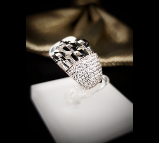 Zlatý prsteň z bieleho zlata s...