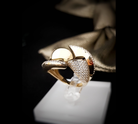Exkluzívny zlatý prsteň Desig