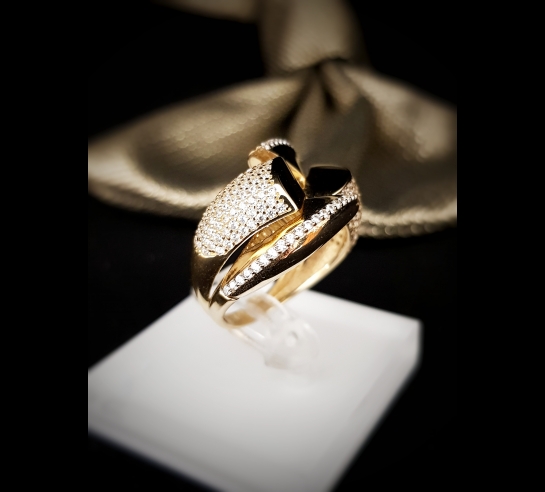 Exkluzívny zlatý prsteň Desig