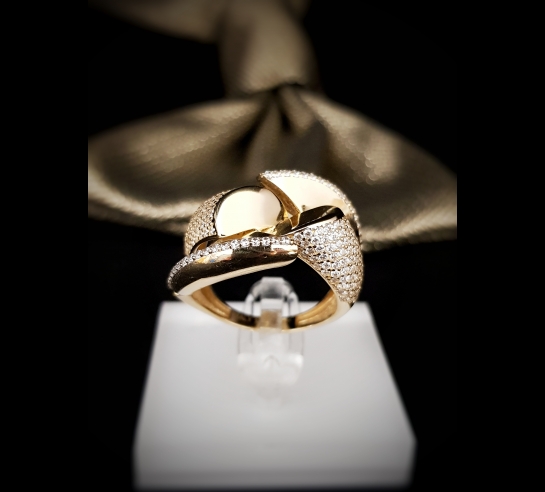 Exkluzívny zlatý prsteň Desig