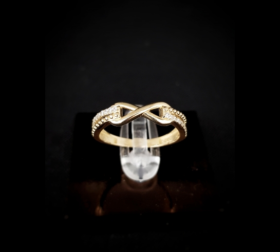 Zlatý prsteň so symbolom nekonečna