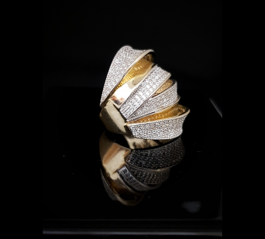 Extravagantný zlatý prsteň Tamir