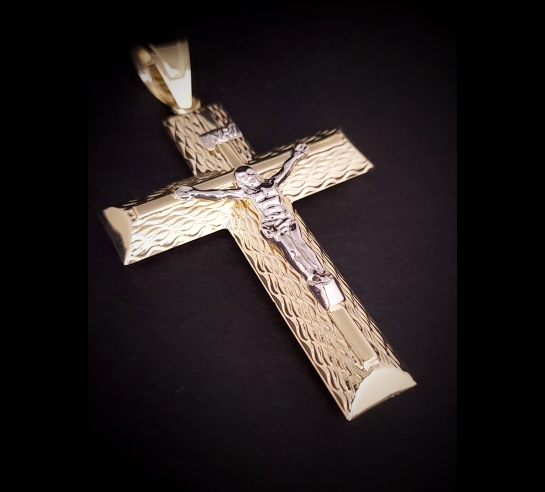 Zlatý kríž s umučením v detailnom...