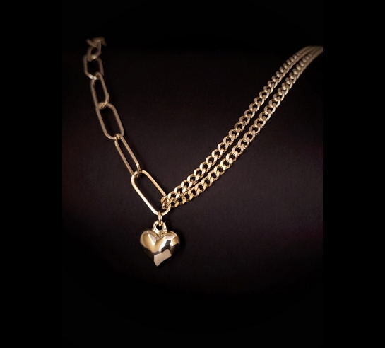 Zlatá retiazka v modernom dizajne Talina