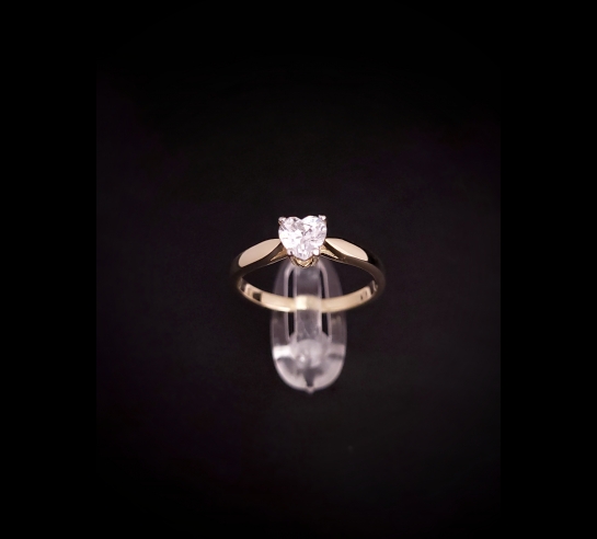 Zlatý zásnubný prsteň Rebeca