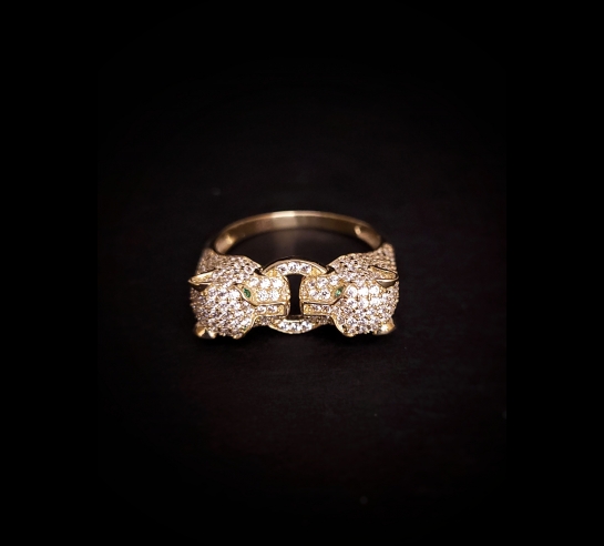 Zlatý dizajnový prsteň pumy