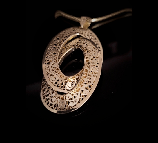 Zlatý prívesok Talia s čipkou -...