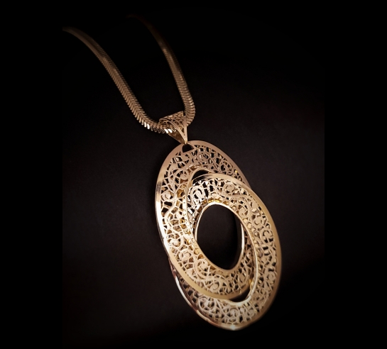 Zlatý prívesok Talia s čipkou -...