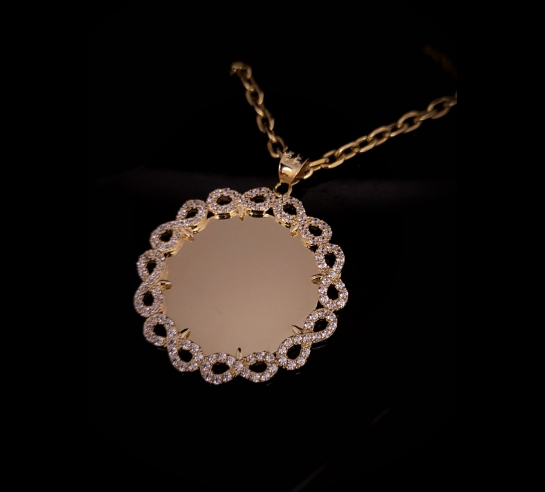 Zlatý prívesok s nekonečnami