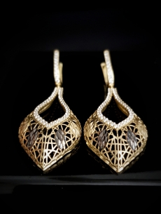 Zlaté náušnice s čipkou