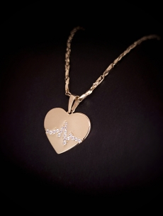 Zlatý prívesok srdiečko Tara