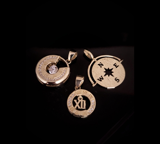 Zlatý prívesok s pohyblivým...