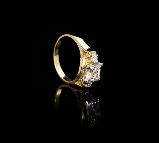 Zlatý zásnubný prsteň Viola