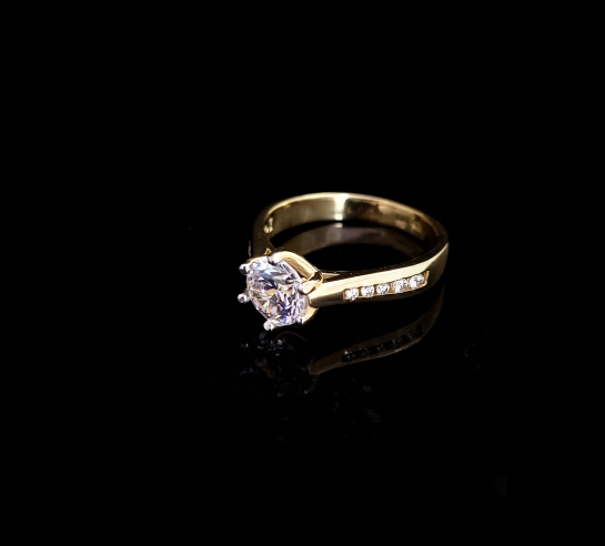 Zlatý zásnubný prsteň Fellipe