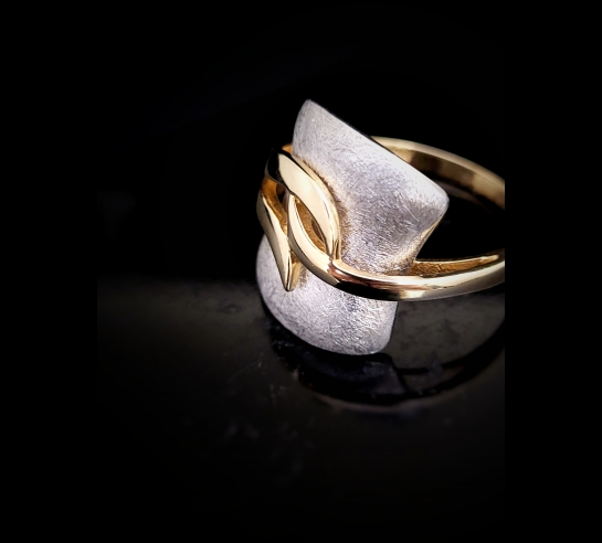 Zlatý prsteň Sauron