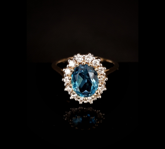 Zlatý briliantový prsteň Topaz