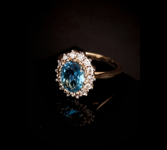 Zlatý briliantový prsteň Topaz