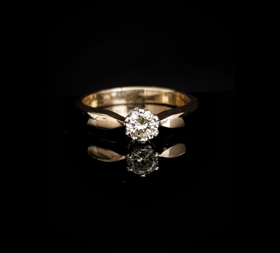 Zlatý prsteň briliantový